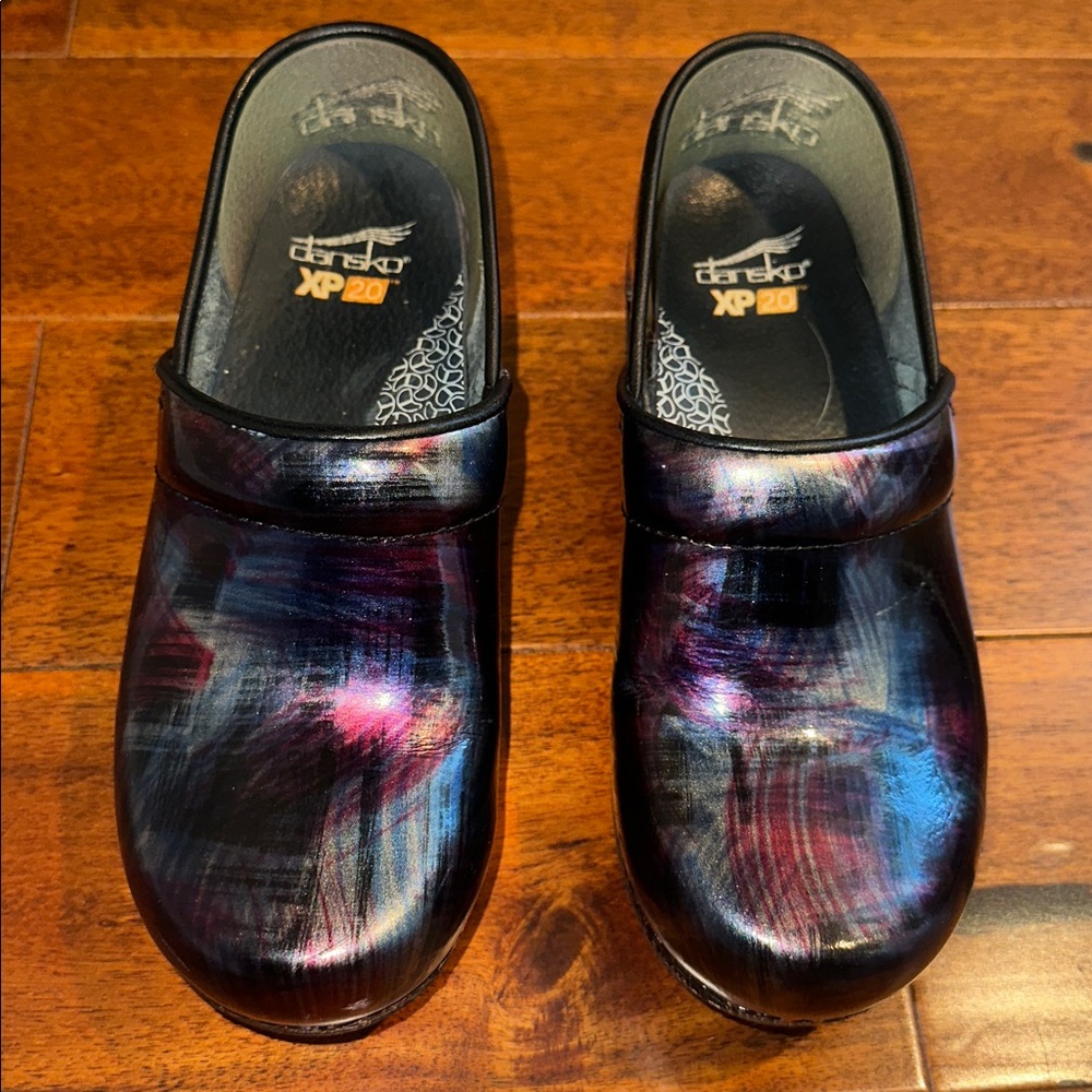 Dansko XP 2.0 Color Sweep Patent Clogs Size 36 
( US 6-6.5) - Picture 3 of 8